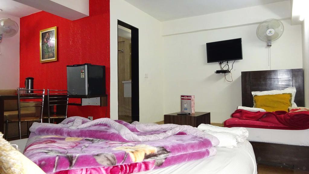 Hotel Durga International Нью-Дели Экстерьер фото