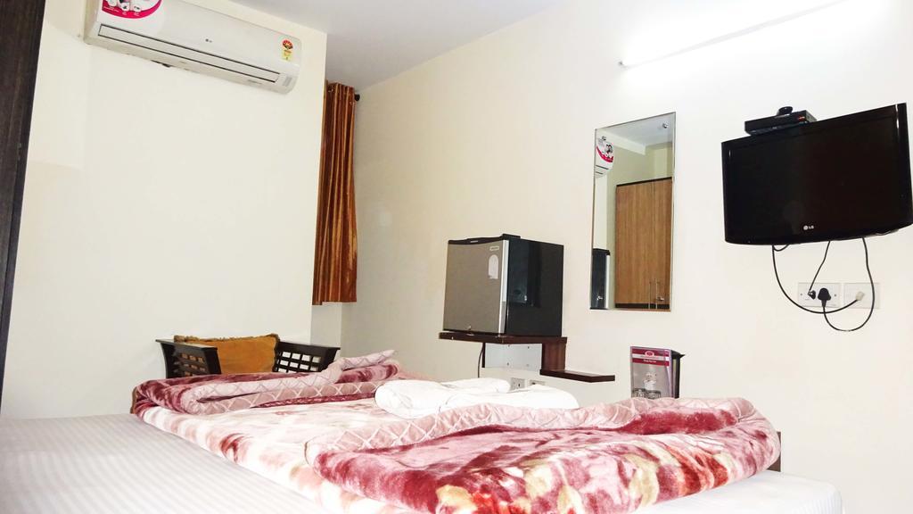 Hotel Durga International Нью-Дели Экстерьер фото