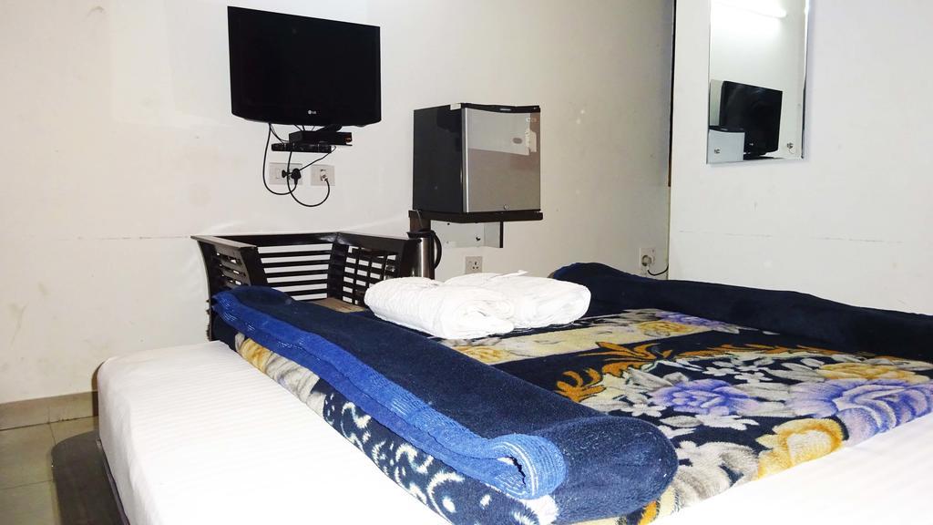 Hotel Durga International Нью-Дели Экстерьер фото