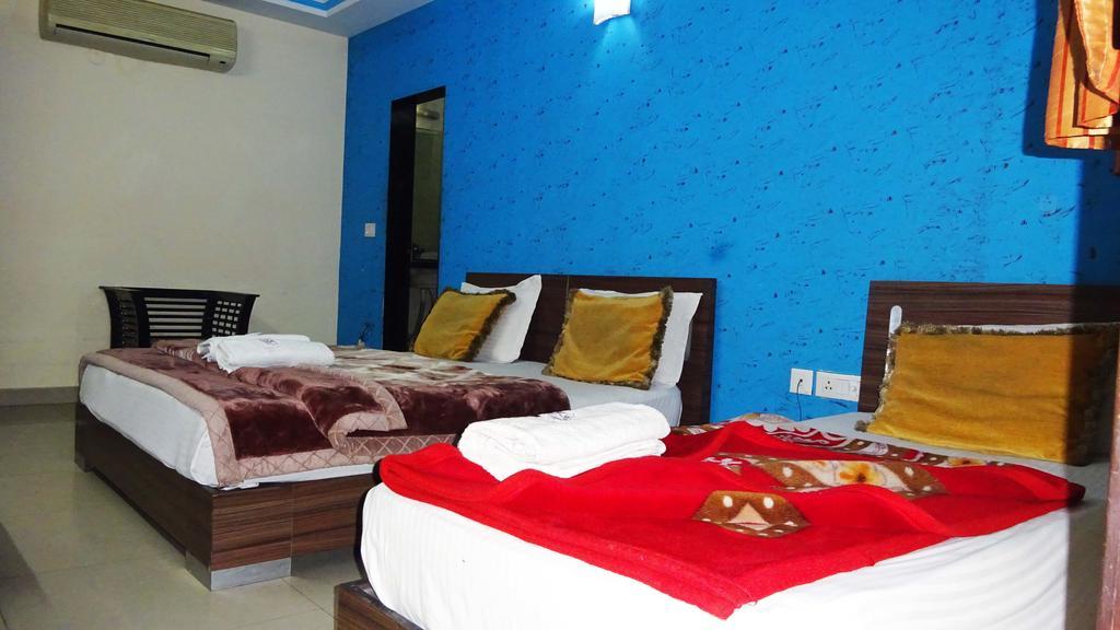 Hotel Durga International Нью-Дели Экстерьер фото