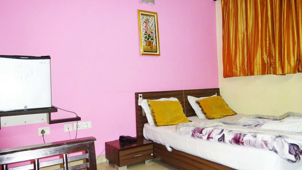 Hotel Durga International Нью-Дели Экстерьер фото
