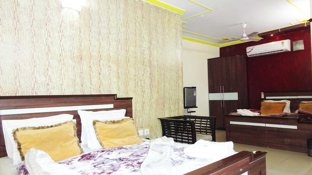 Hotel Durga International Нью-Дели Экстерьер фото