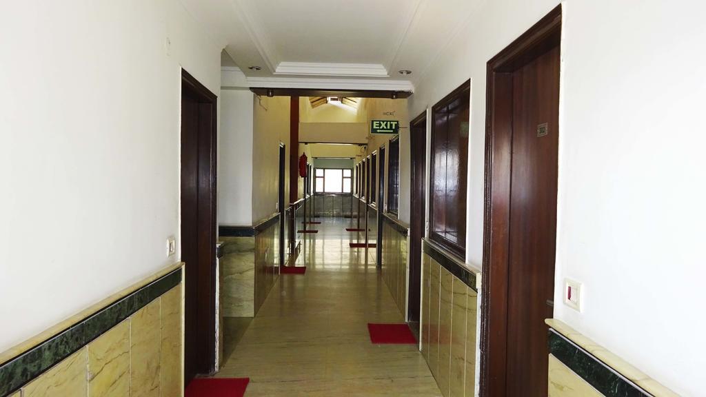 Hotel Durga International Нью-Дели Экстерьер фото