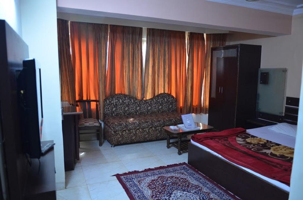 Hotel Durga International Нью-Дели Экстерьер фото
