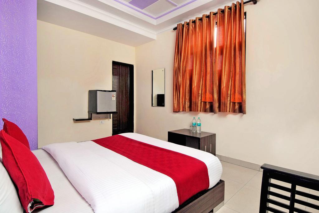 Hotel Durga International Нью-Дели Номер фото