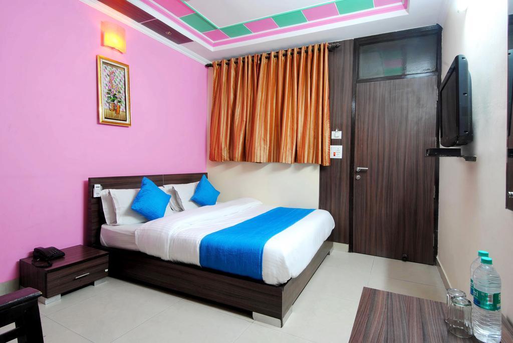 Hotel Durga International Нью-Дели Экстерьер фото