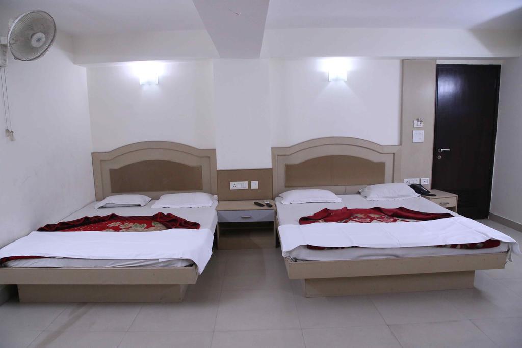 Hotel Durga International Нью-Дели Номер фото