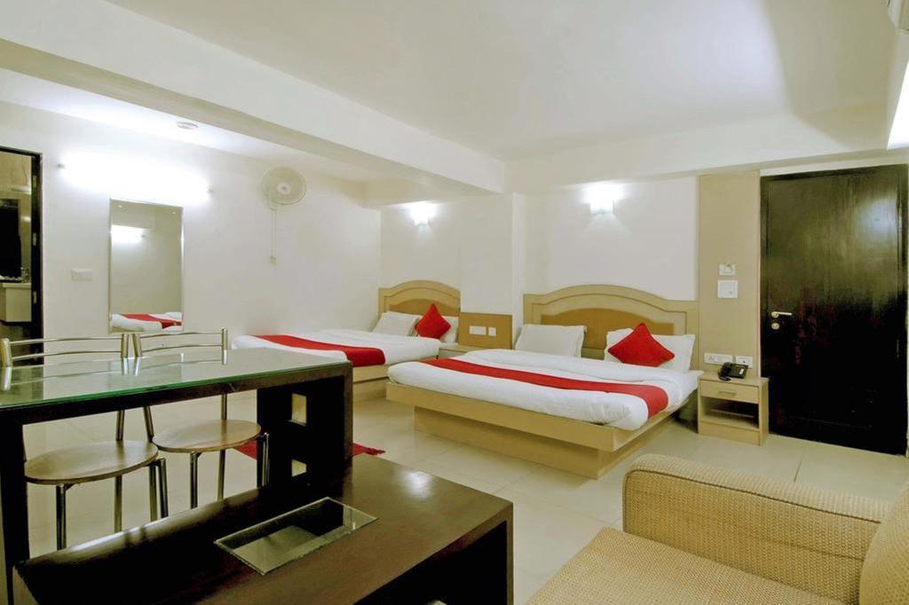 Hotel Durga International Нью-Дели Экстерьер фото
